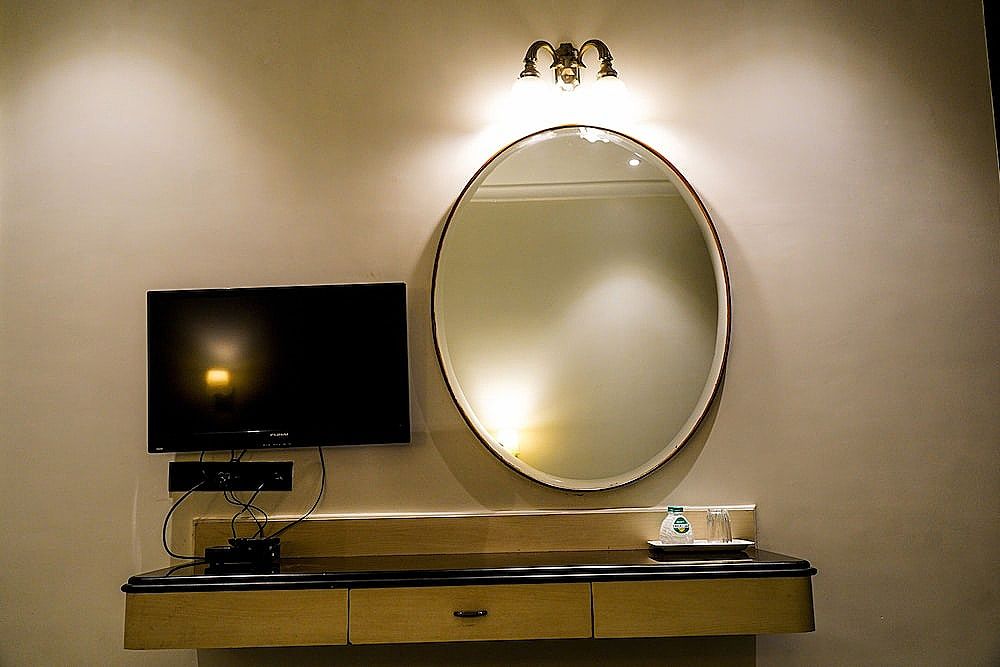 Hotel Sunshine Inn Deluxe Room (Below 21 years not allowed) 8