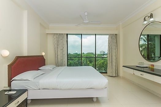 Semi Suite Room (Below 21 years not allowed)