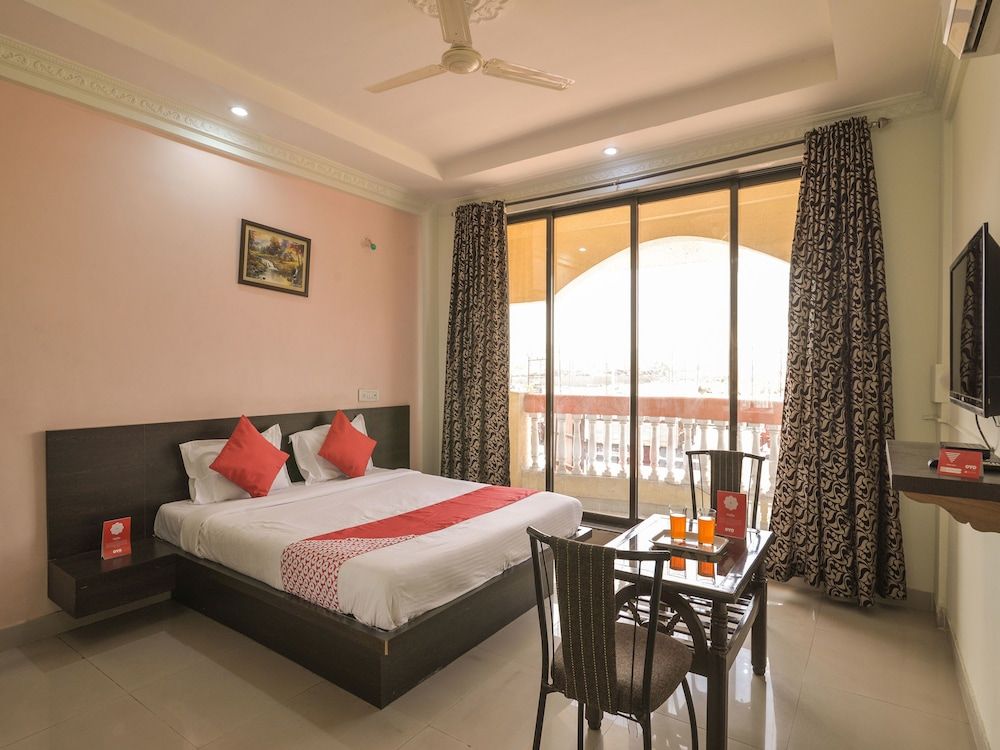 undefined OYO 13151 Hotel Om Palace 7