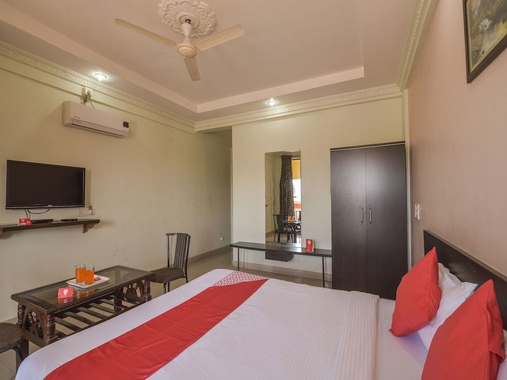 undefined OYO 13151 Hotel Om Palace 6