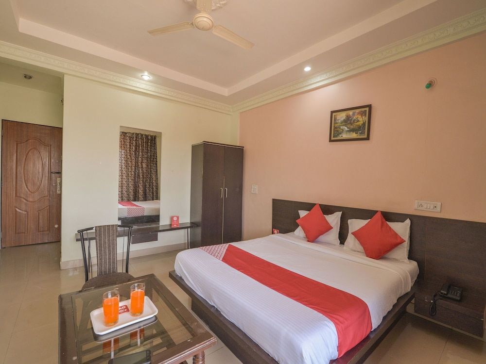 undefined OYO 13151 Hotel Om Palace 5