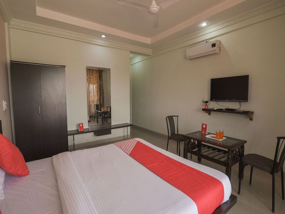 undefined OYO 13151 Hotel Om Palace 10