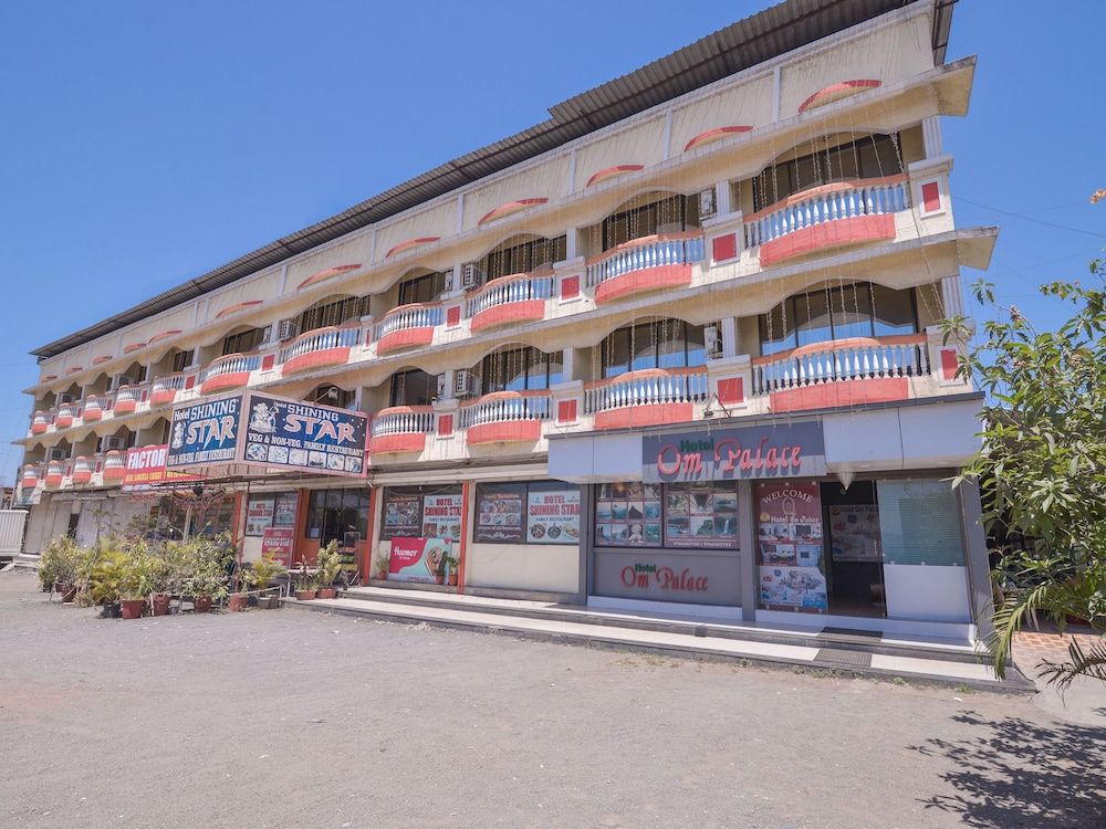 undefined OYO 13151 Hotel Om Palace