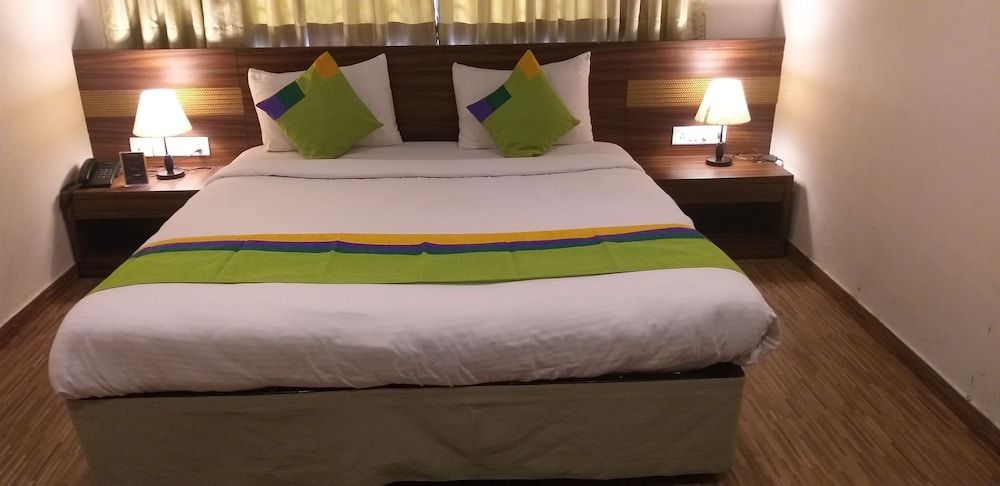 Treebo Five Elements, Lonavala Deluxe Double Room 4