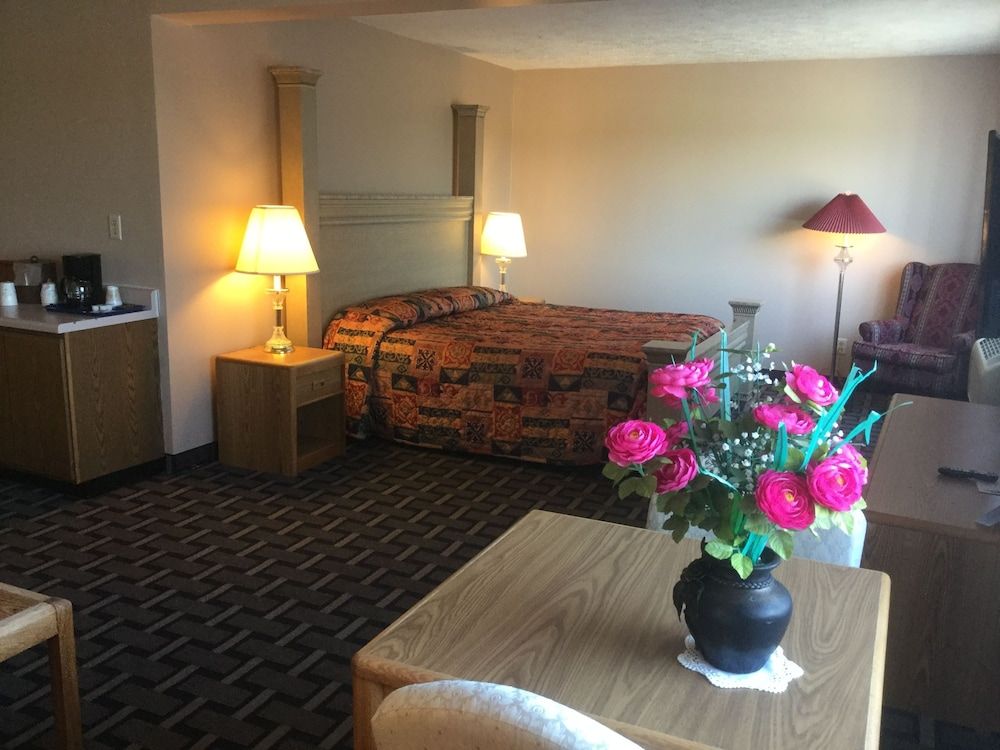 Sky Lodge Inn & Suites King Studio with Spa Bath