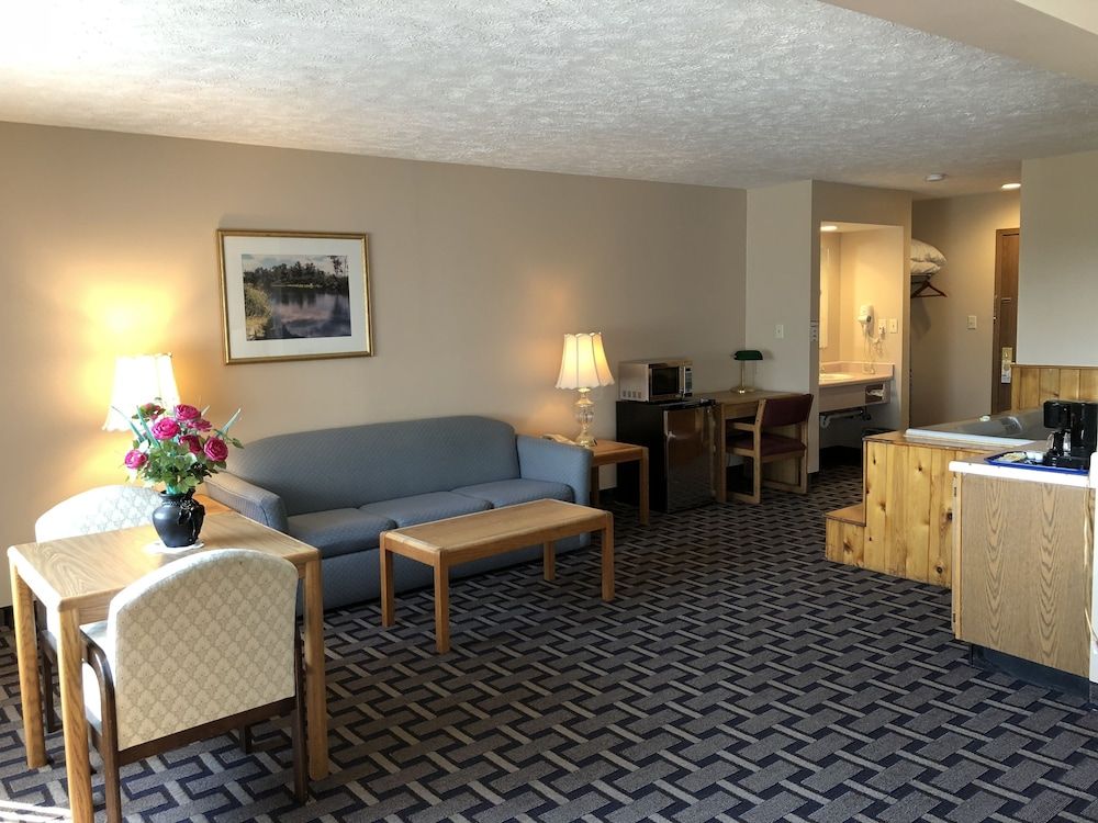 Sky Lodge Inn & Suites King Studio with Spa Bath 7