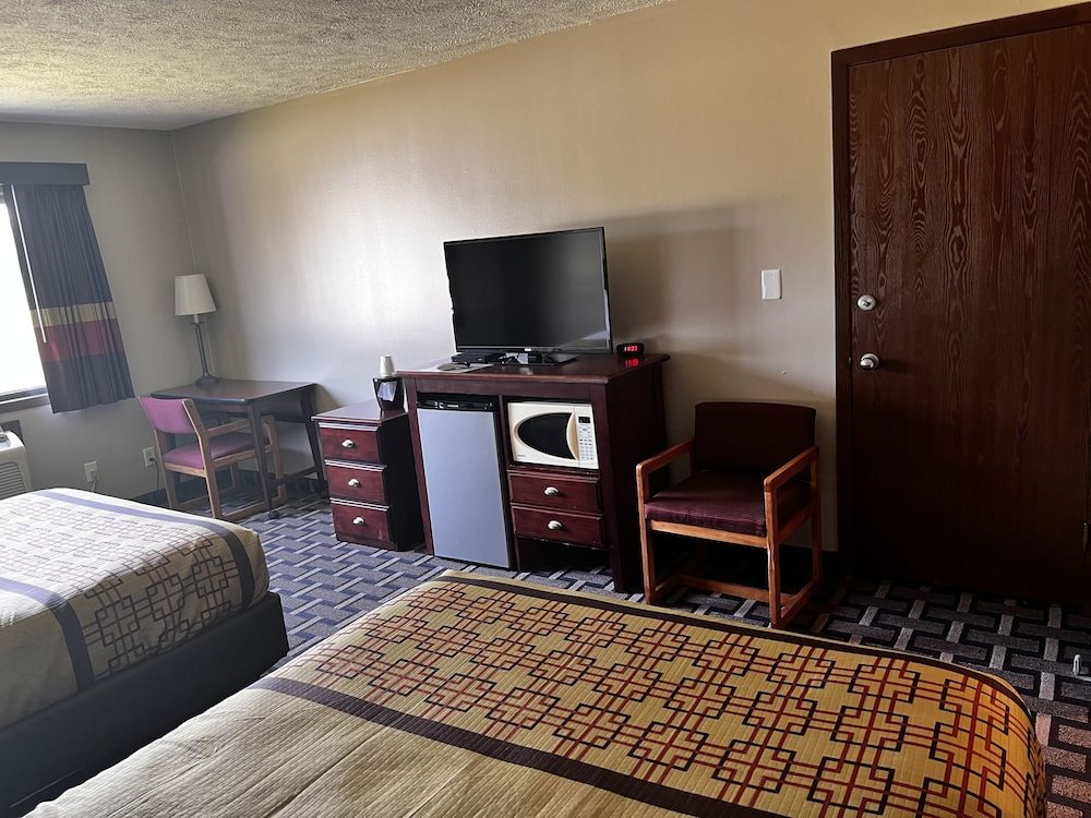 Sky Lodge Inn & Suites Standard Room, 2 Queen Beds 6