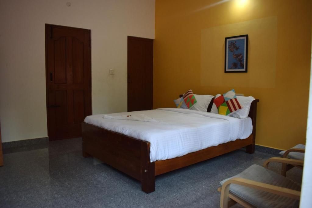 Four Seasons Homestay Coorg Deluxe Double Room 3