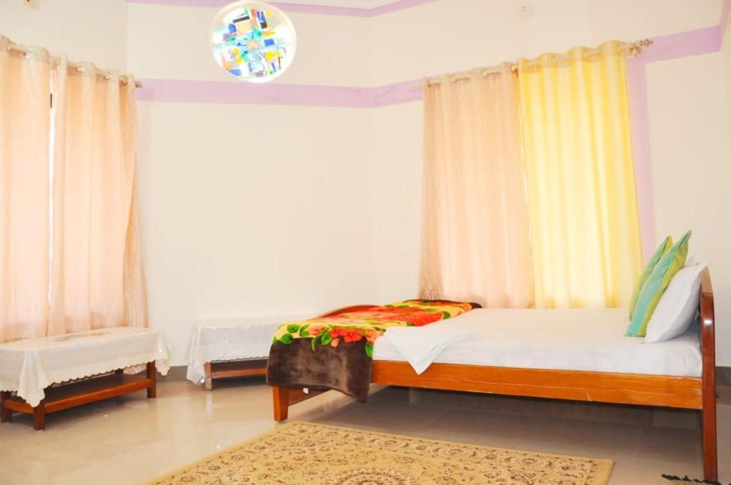 Four Seasons Homestay Coorg Deluxe Double Room 7