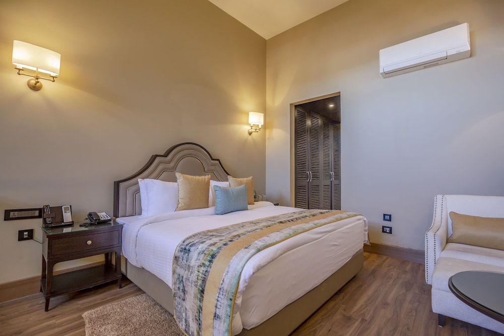 Fortune Park Dalhousie Deluxe Room, 1 King Bed, Mountain View (Deluxe Pine View room) 3