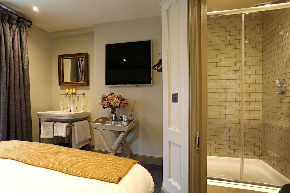 The Wheatsheaf Inn Classic Room 5