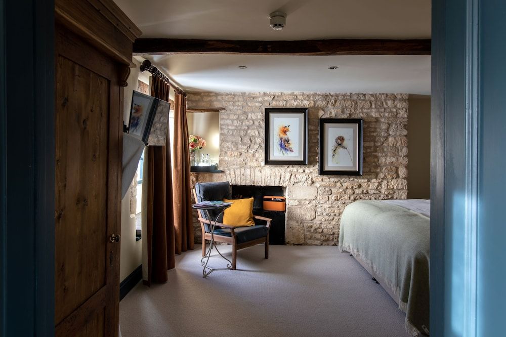 The Wheatsheaf Inn Deluxe Double Room 11