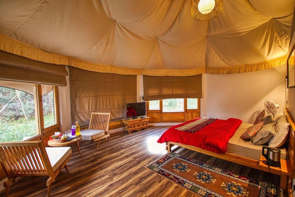 Deluxe Chalet, 1 Double Bed, Mountain View
