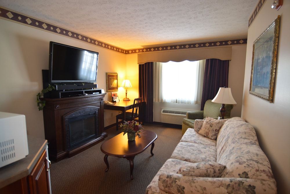 Hearthstone Inn & Suites