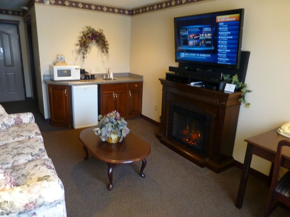 Hearthstone Inn & Suites Deluxe Suite