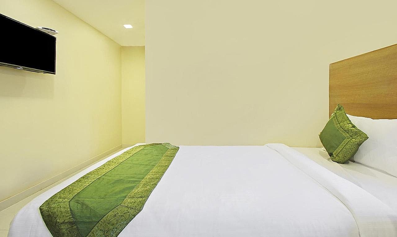 Itsy Hotels Jansi Residency Standard Double Room 2