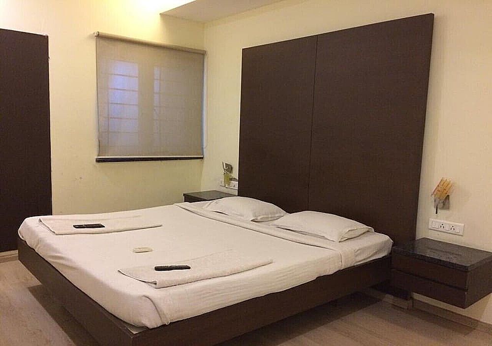 Standard Room, 1 King Bed, City View