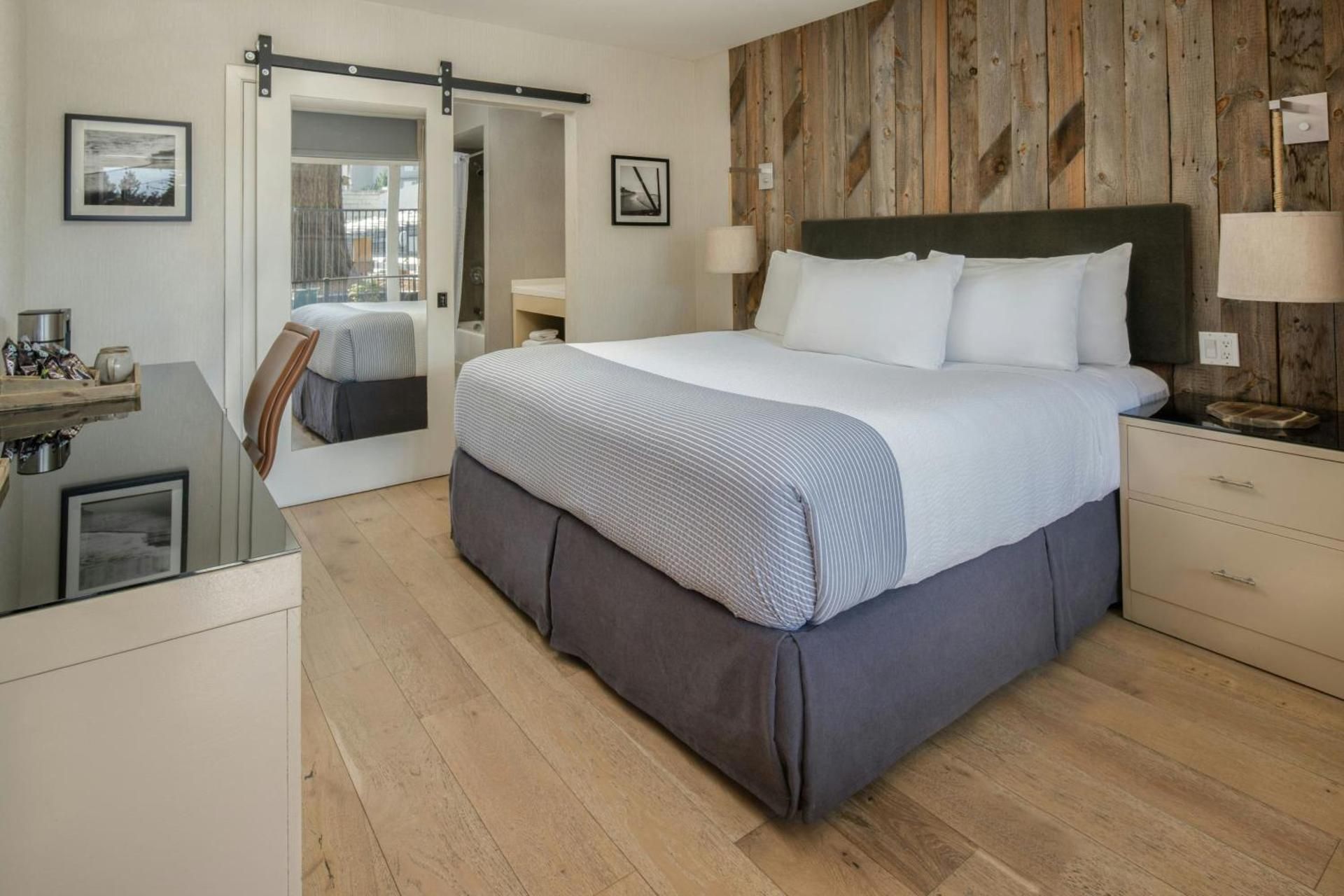 Cozy King Room - Hearing Accessible