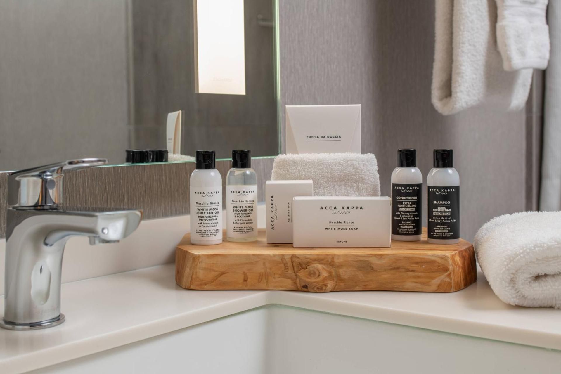 1 Bedroom Suite, 1 King Bed, Sofabed