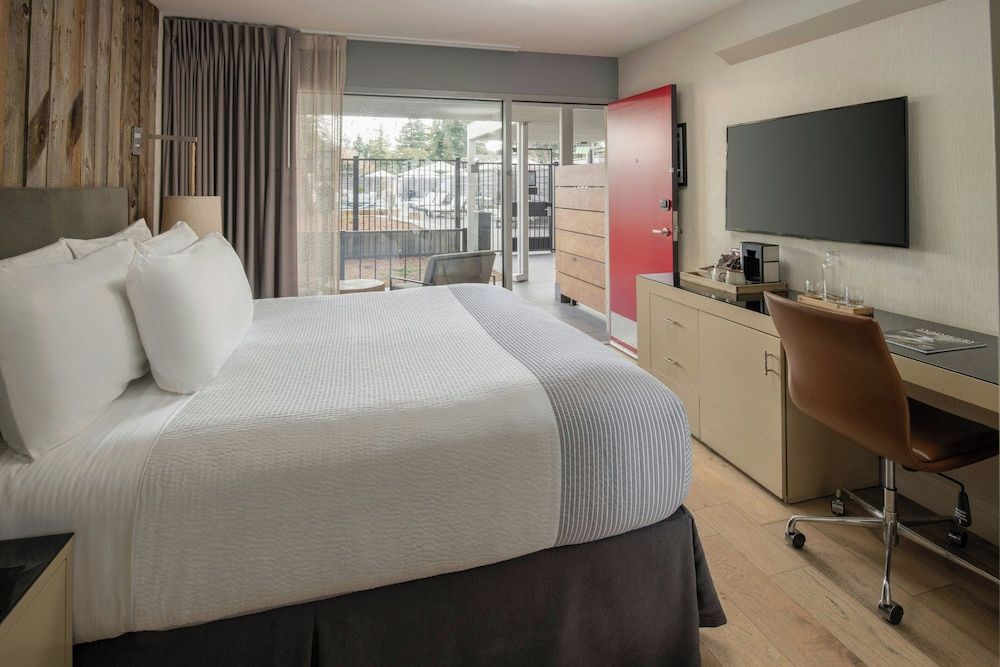 Hotel Paradox, Autograph Collection 1 King Bed 6