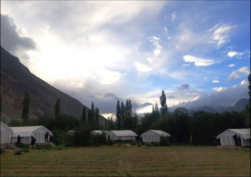 undefined TIH Magpie Camp 8