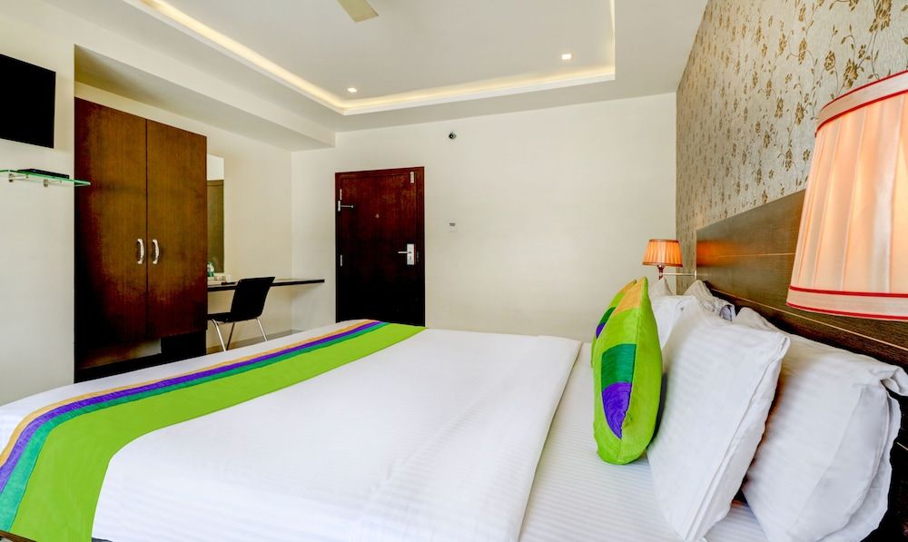 Treebo Trend Orchid Standard Double Room 5