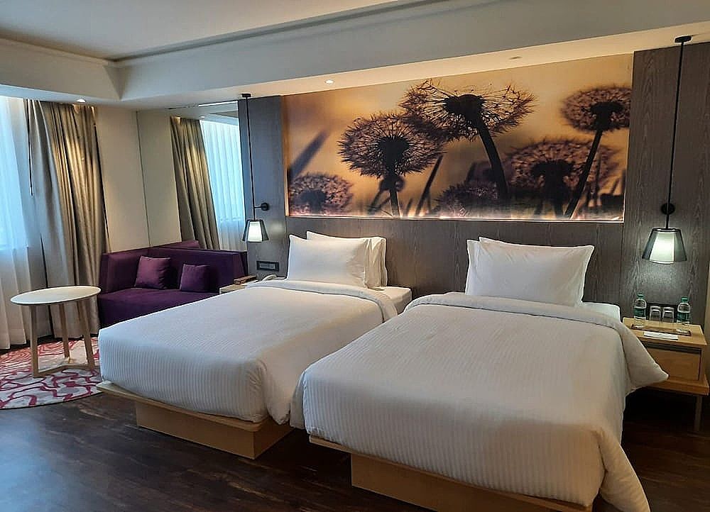 The Gaurs Sarovar Portico Deluxe Room - 2 Single Beds 31SQM Free WiFi 2