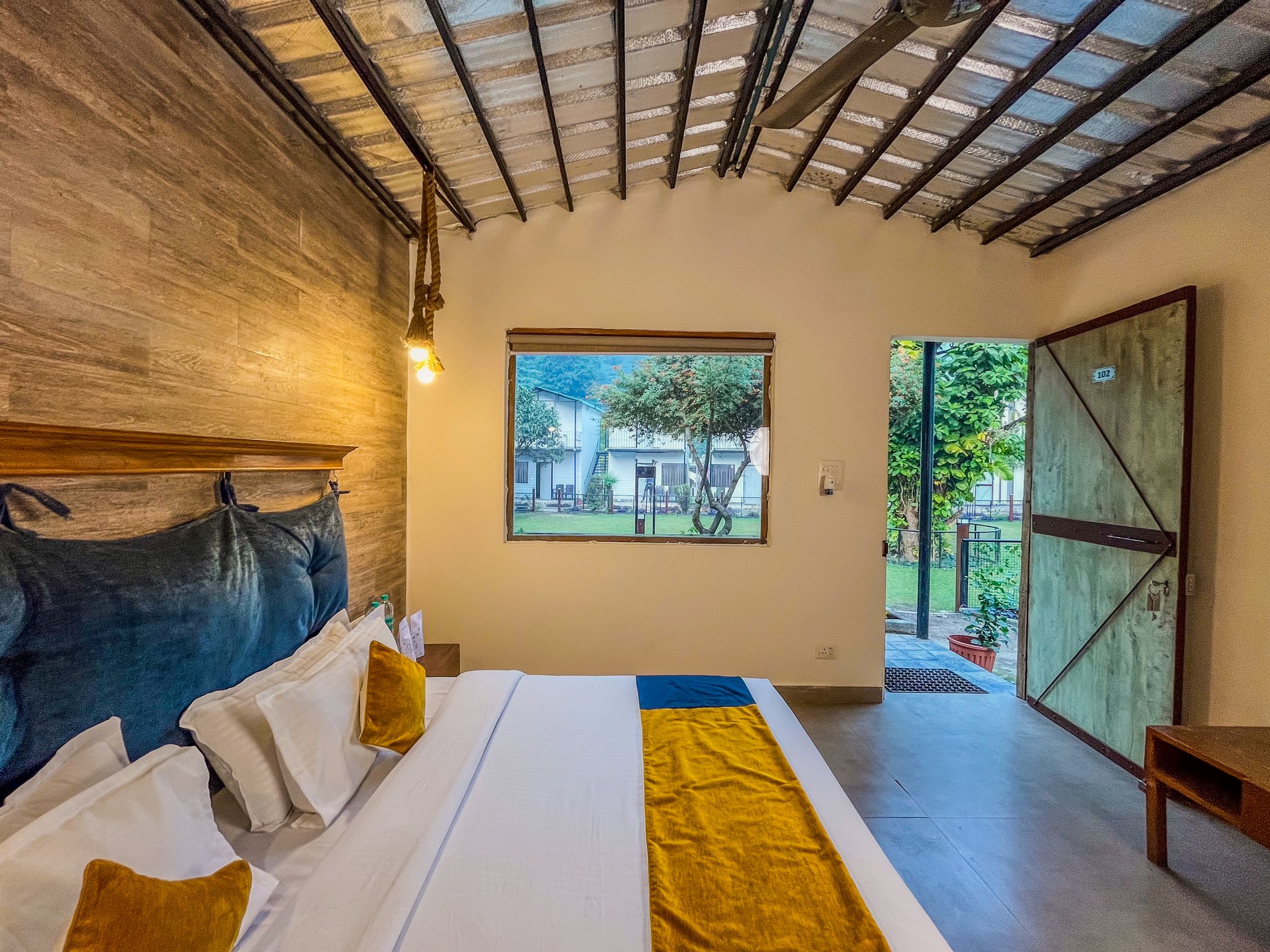  Aspen Riverside Resort Luxury Cottage 2