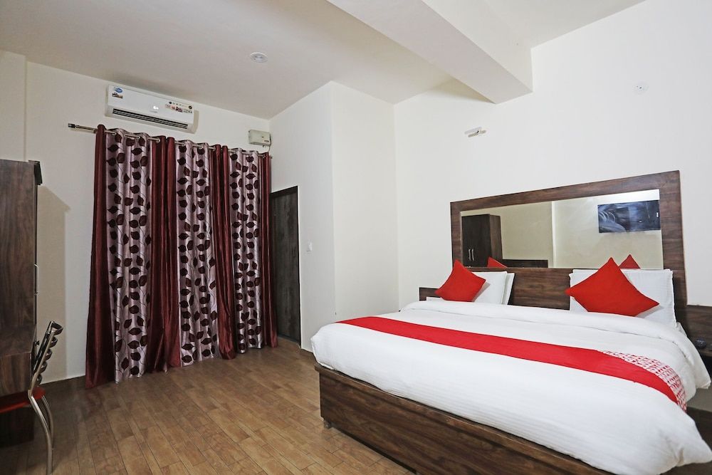 OYO 40002 Home Feeling Accommodation Double or Twin Room 6