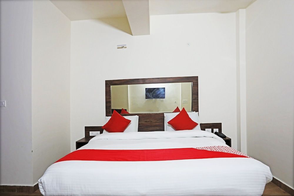 OYO 40002 Home Feeling Accommodation Double or Twin Room 2
