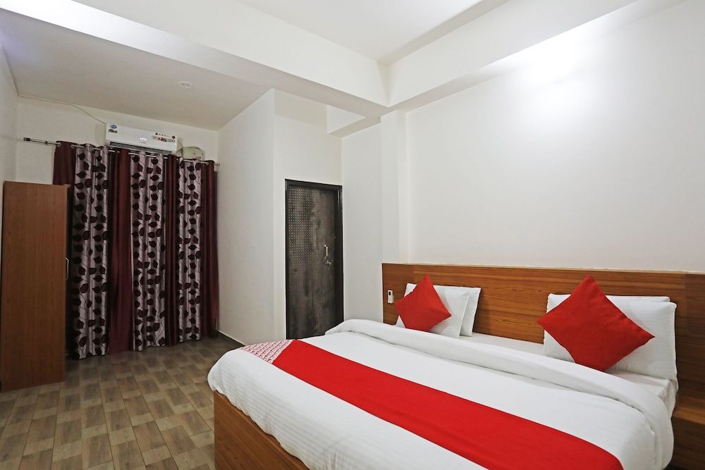 OYO 40002 Home Feeling Accommodation Double or Twin Room 4