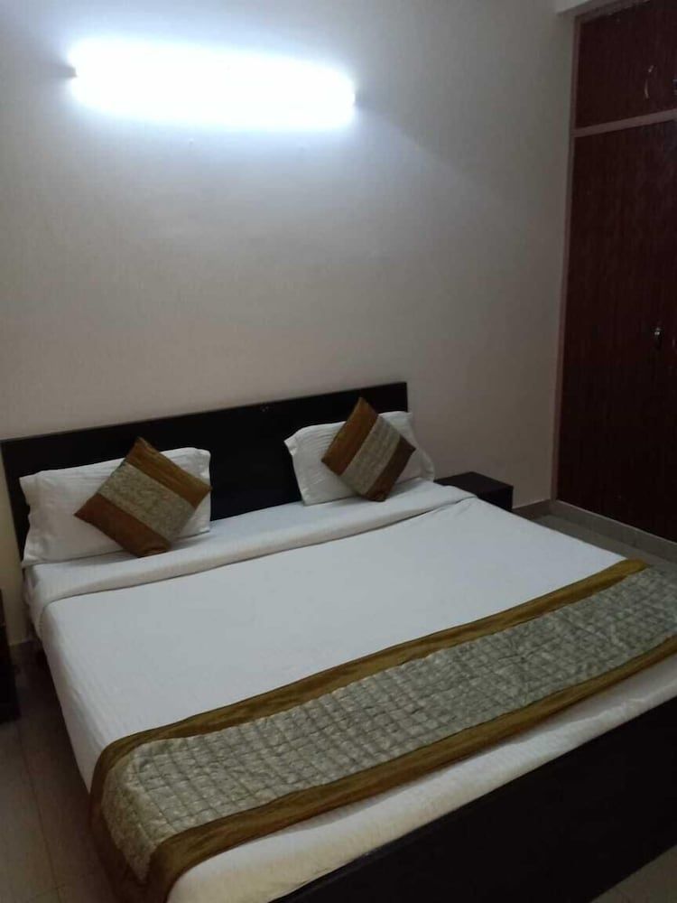 Hotel Golden Nest Classic Double Room 4