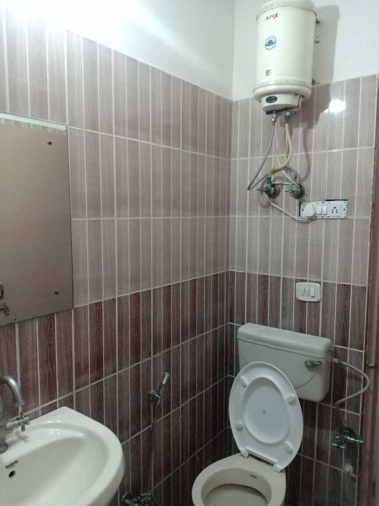 Hotel Golden Nest Classic Triple Room 2