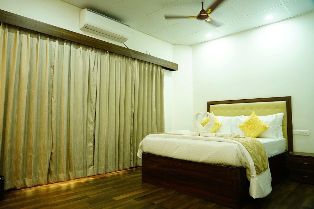 Kyriad Sarvesh Gangavathi Hampi by OTHPL Superior Queen 3