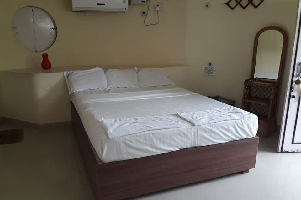 Kishkinda Heritage Resort Cottage -Non AC - Garden View 3