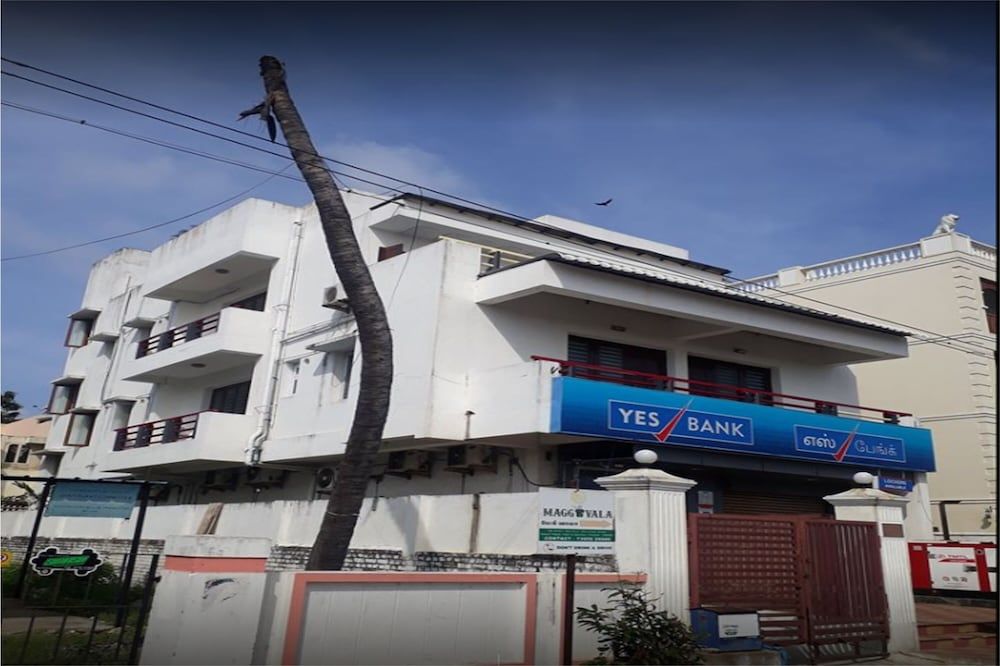 undefined Kolam Elliots Beach