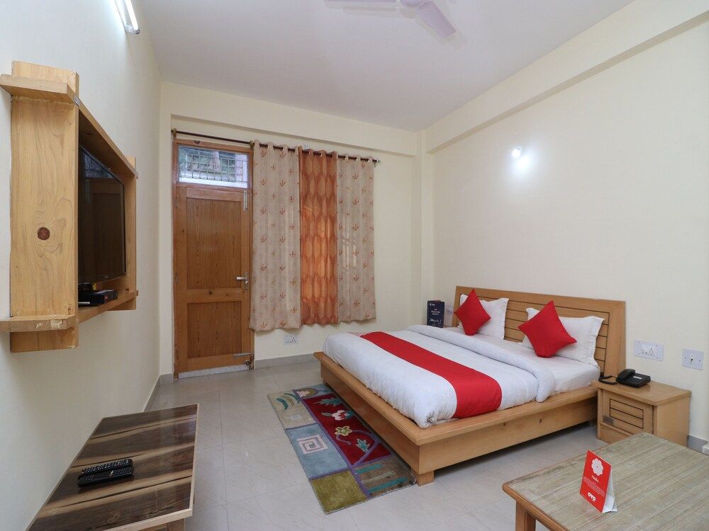 OYO 23570 Hotel New Tashila Deluxe Double or Twin Room 12