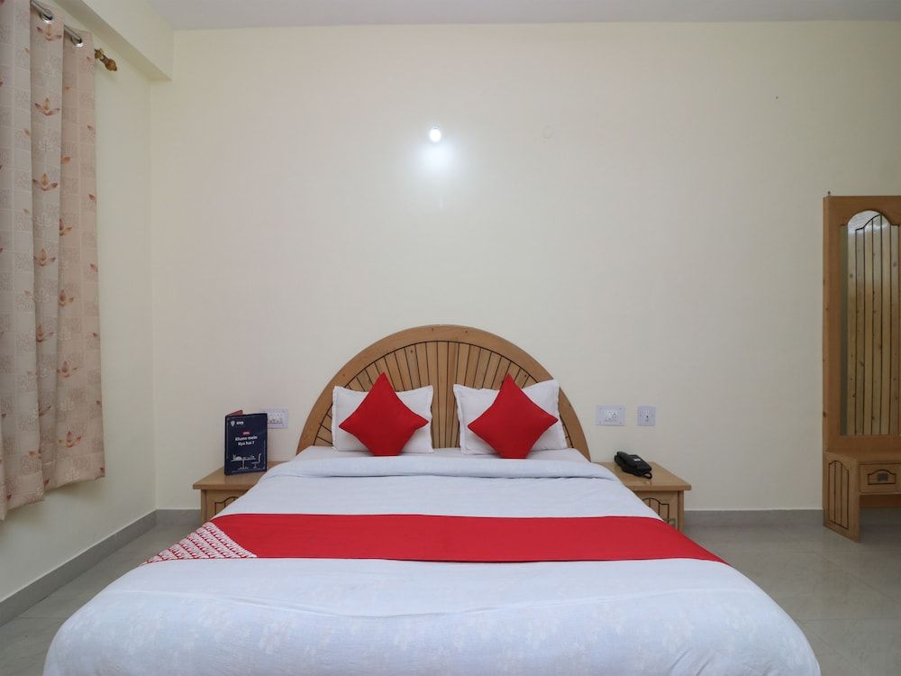 OYO 23570 Hotel New Tashila Deluxe Double or Twin Room 10
