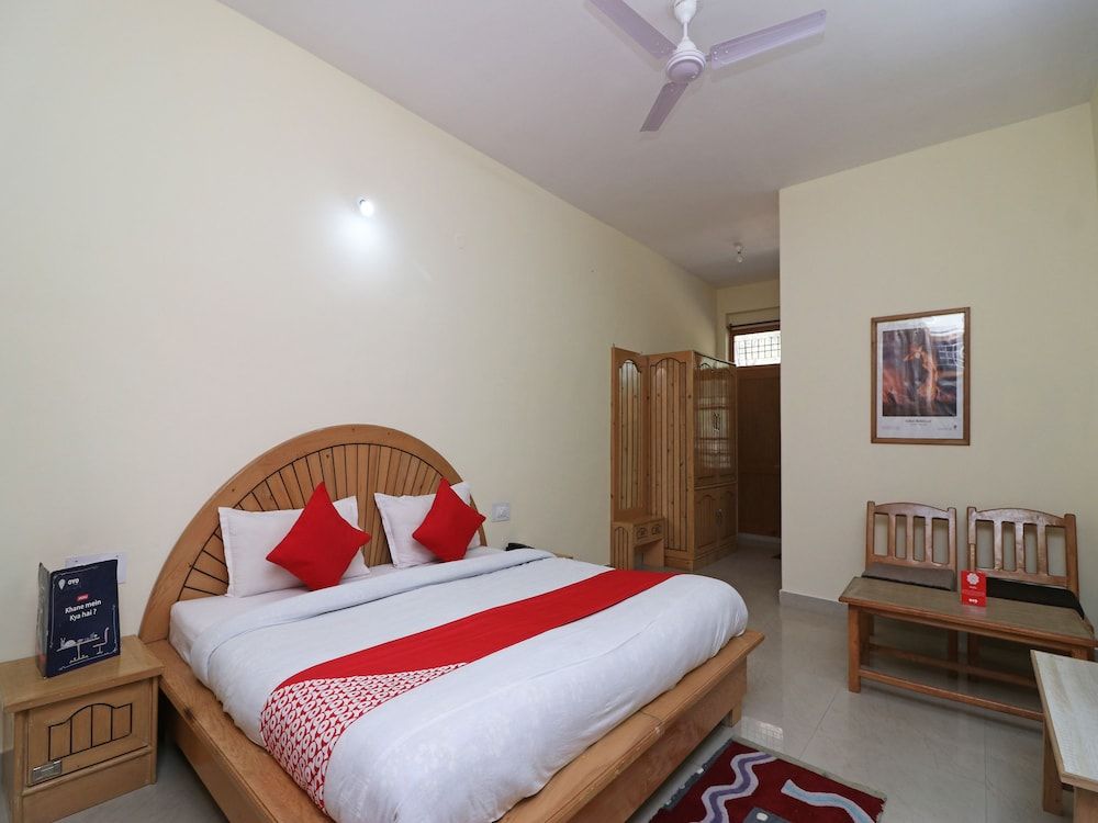 OYO 23570 Hotel New Tashila Deluxe Double or Twin Room 6