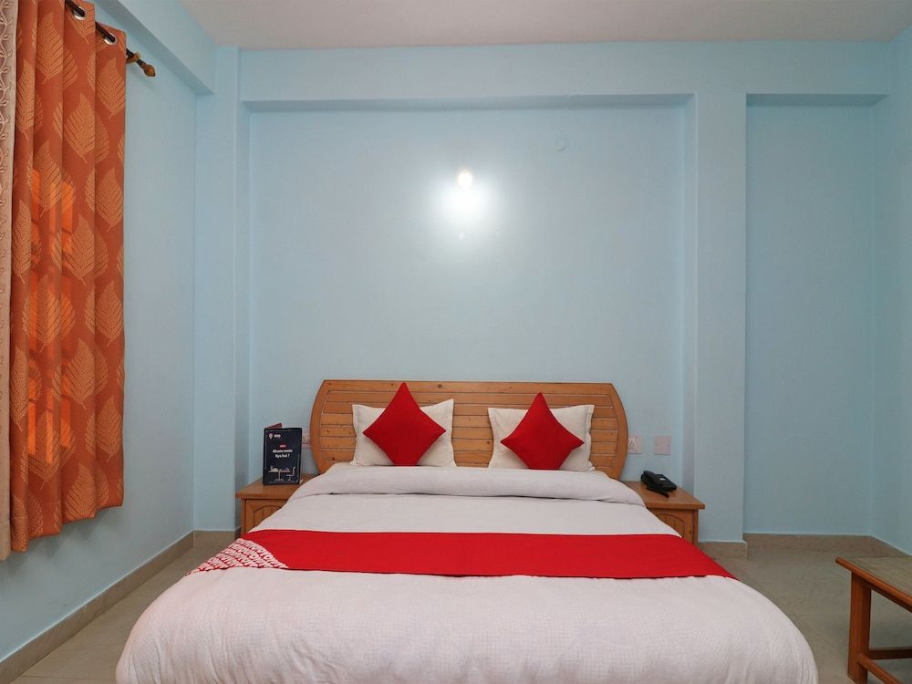 OYO 23570 Hotel New Tashila Deluxe Double or Twin Room 16