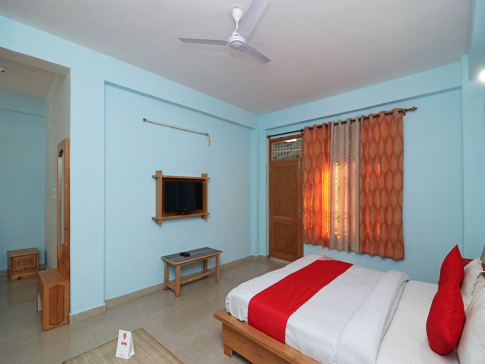 OYO 23570 Hotel New Tashila Deluxe Double or Twin Room 7
