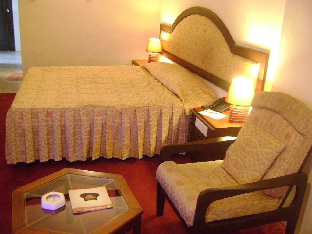 Manuelsons Malabar Palace Executive Room AC 3