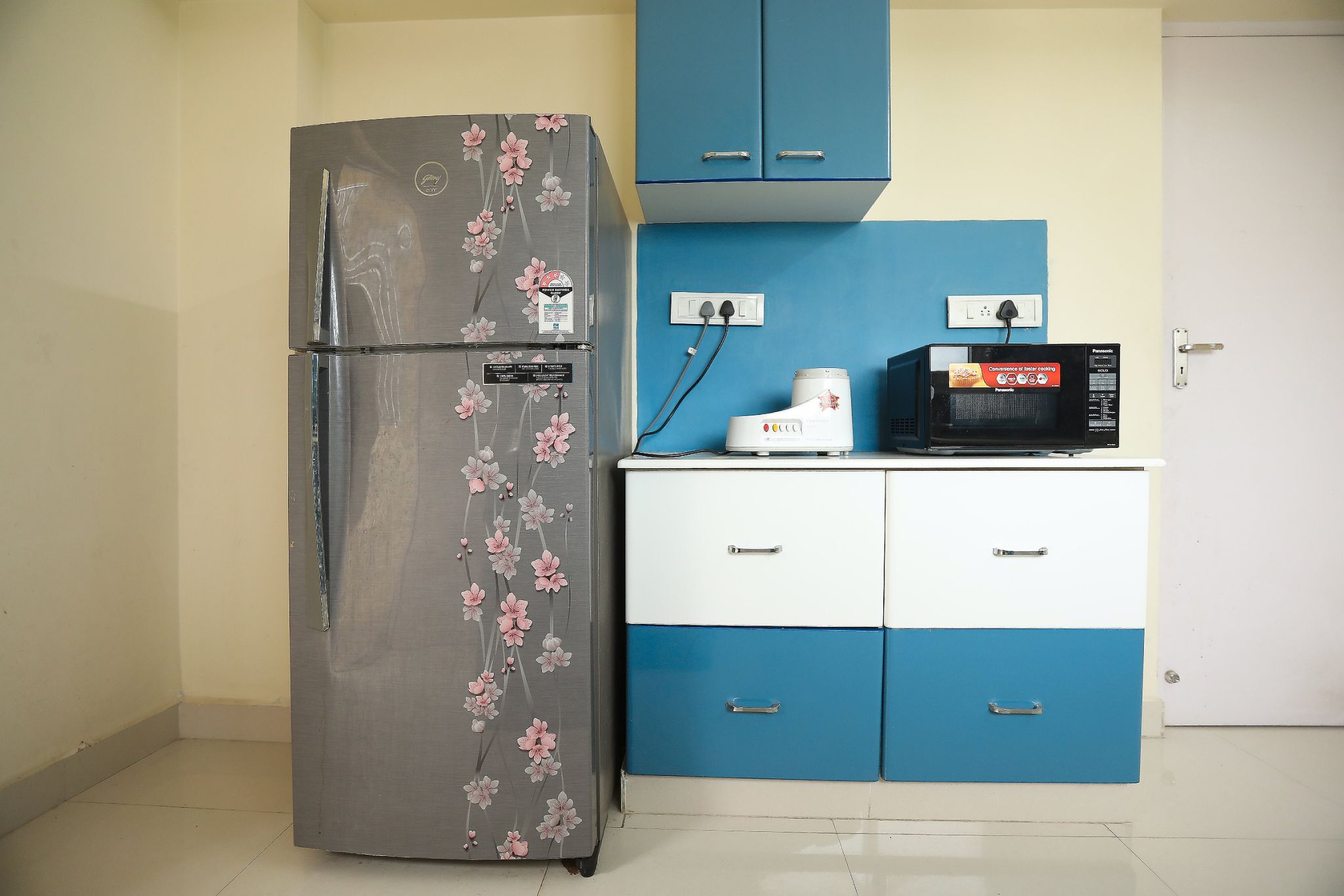 One Bedroom With Kitchen