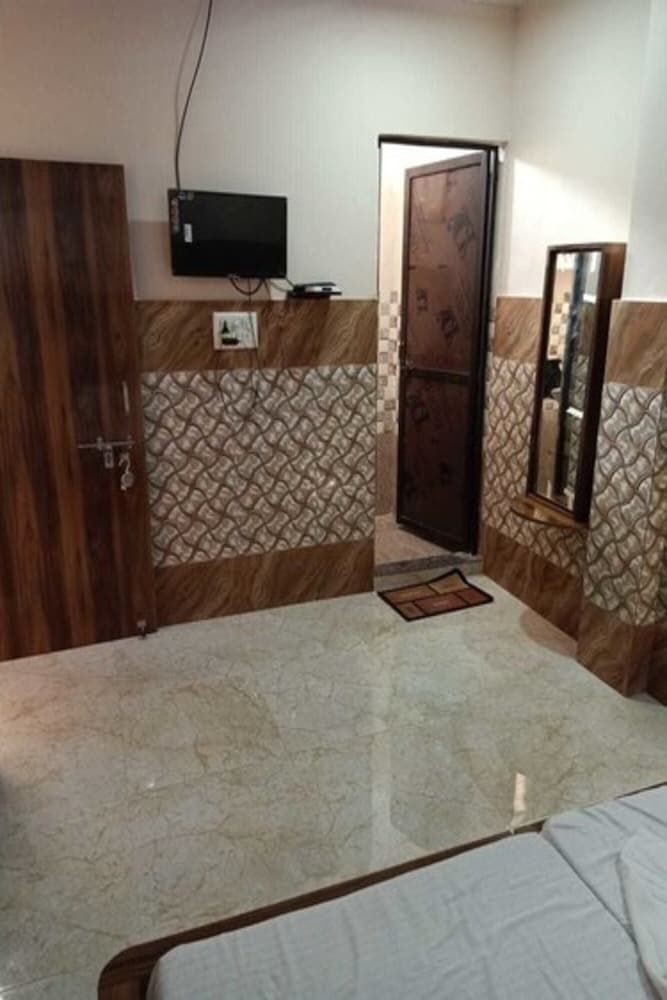 Hotel Monalisa Deluxe Room 5