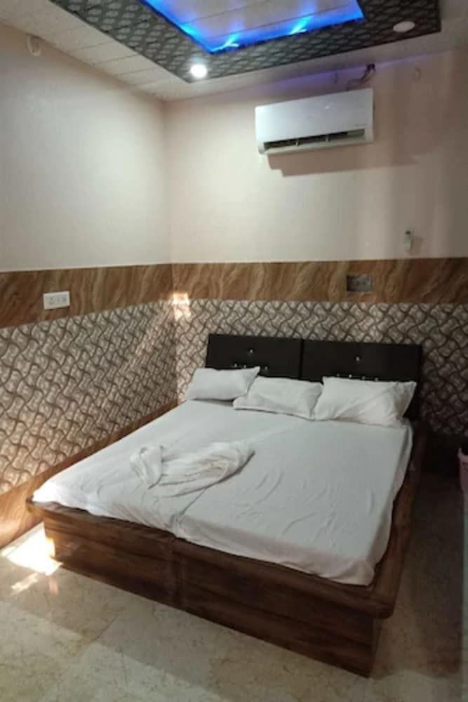 Hotel Monalisa Deluxe Room 12