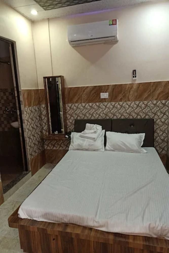 Hotel Monalisa Deluxe Room 10