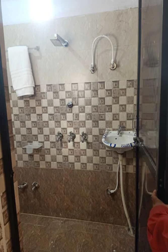 Hotel Monalisa Deluxe Room 8