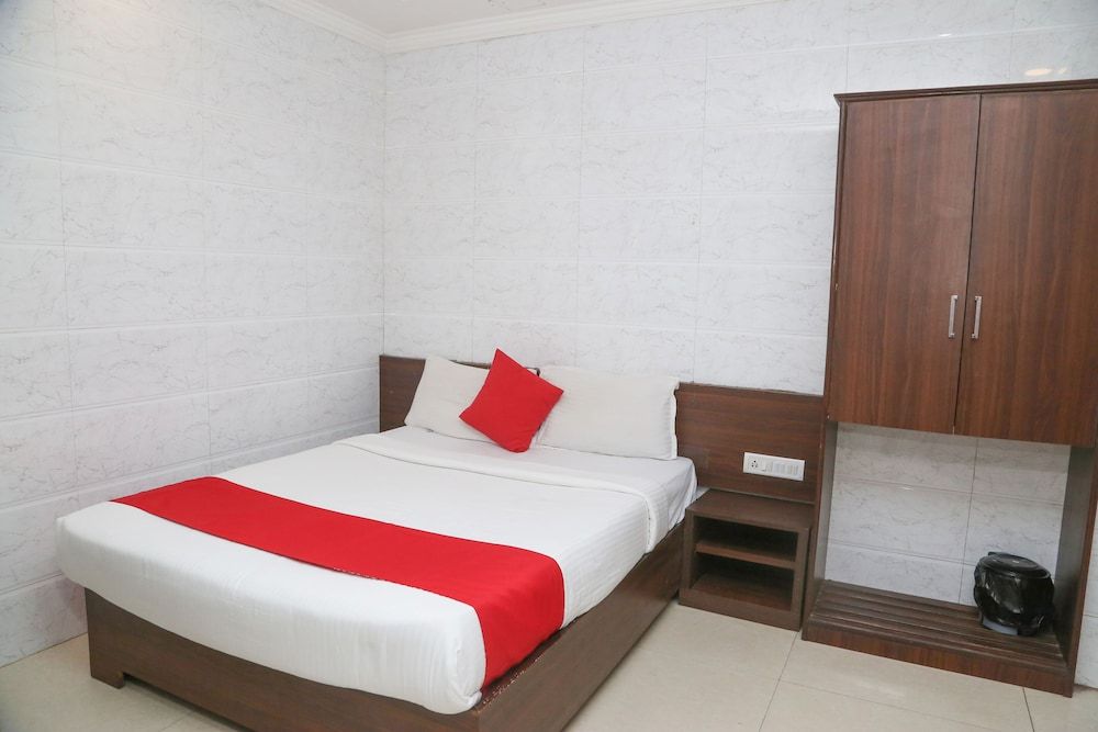 ULO Prince Park Deluxe Double Room 4
