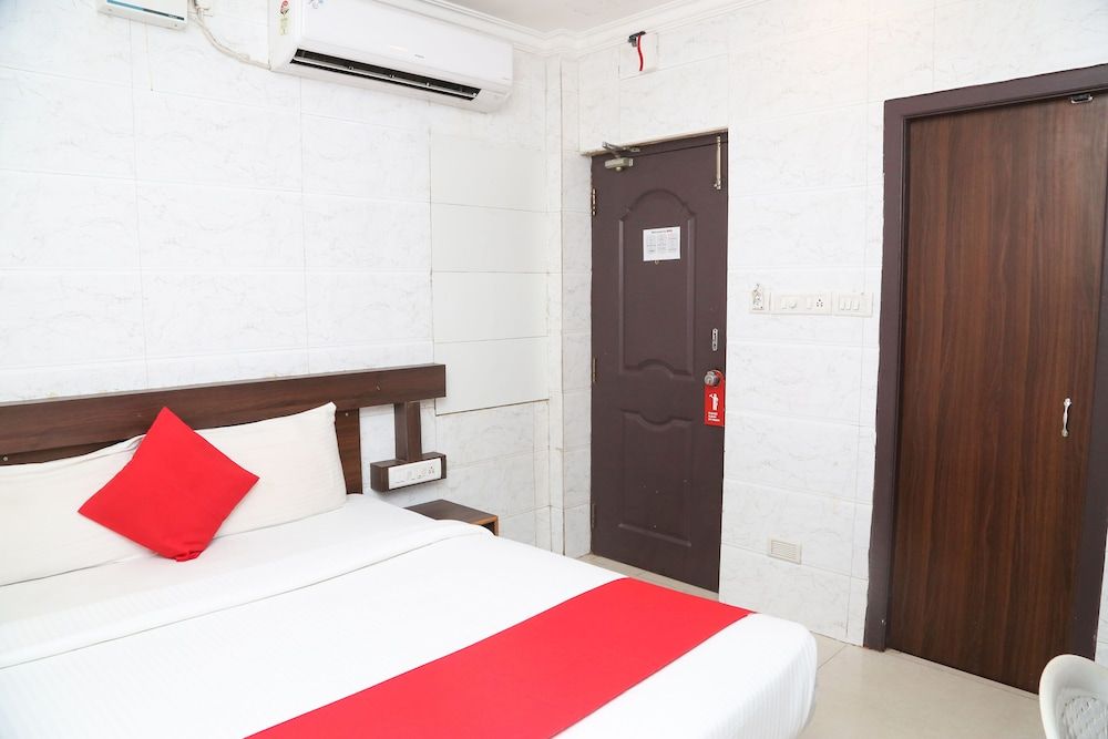 ULO Prince Park Deluxe Double Room 3