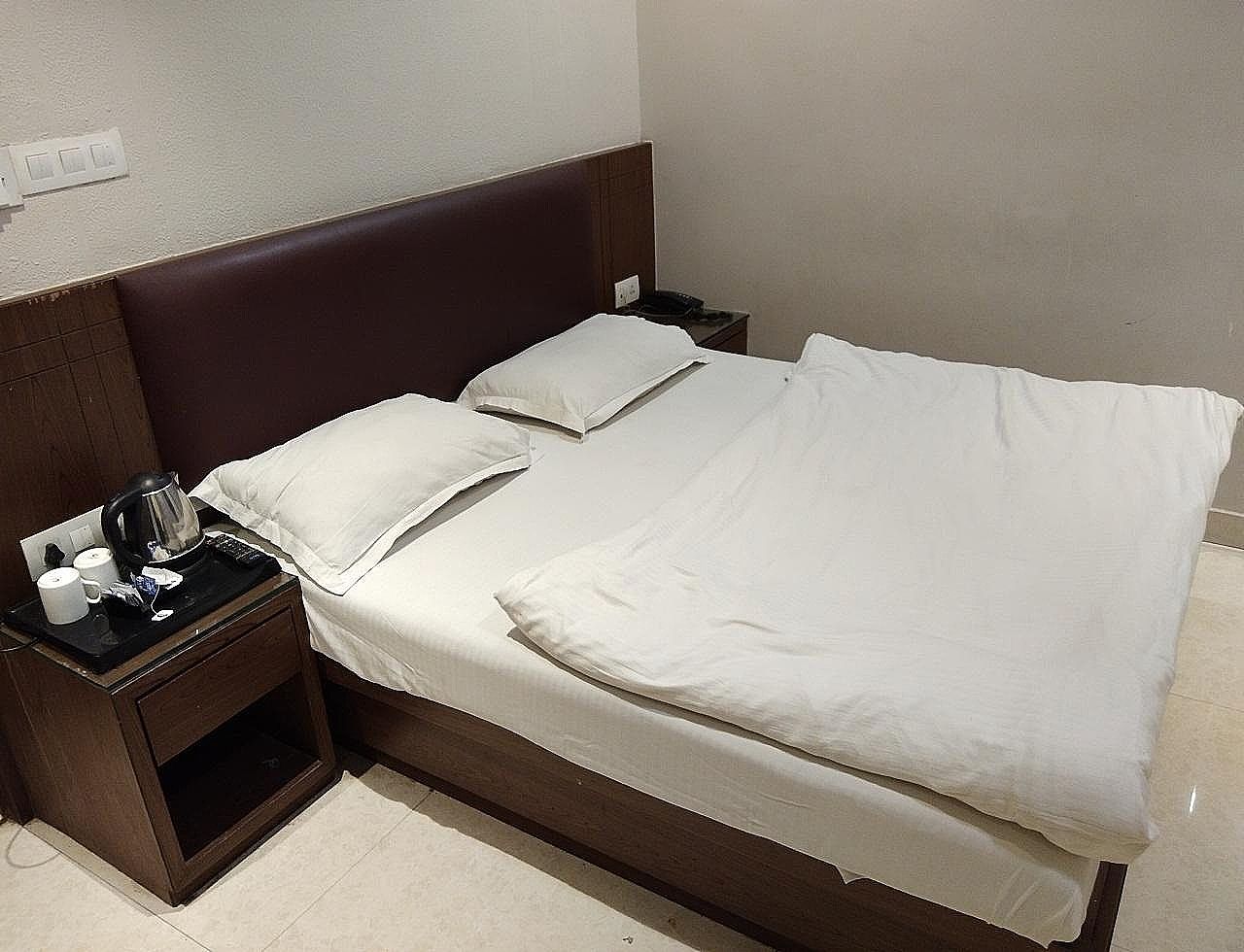 Hotel Afridi International Deluxe Room 11